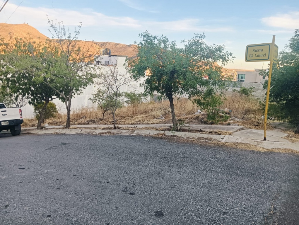TERRENO EN COLINAS DEL PADRE SEGUNDA SECCION