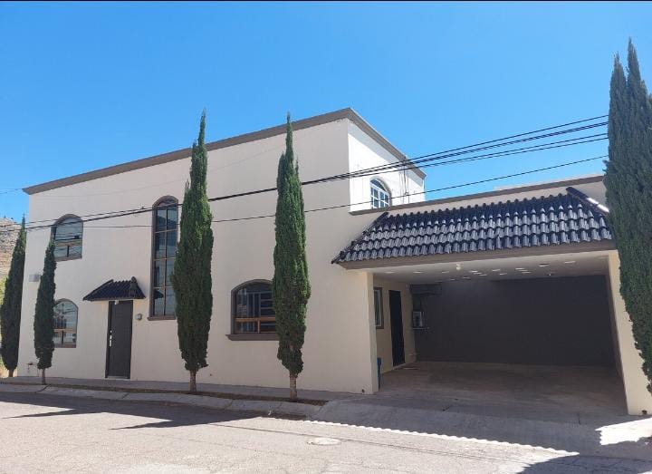 HERMOSA CASA EN VENTA EN COLINAS DEL PADRE PRIMERA SECCION